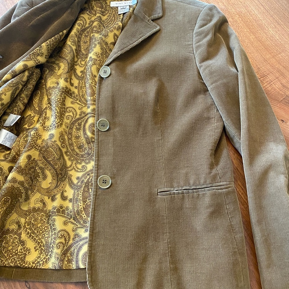 Vintage Nine West corduroy blazer with paisley lining. Perfect for fall!  Size 6 - Picture 7 of 7